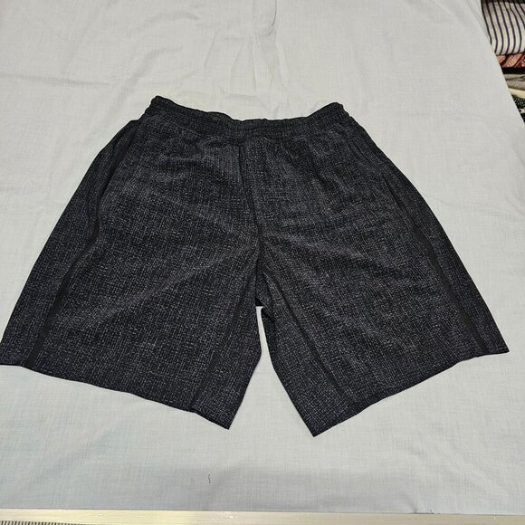 Lululemon Elastic Drawstring Waist Men Shorts Size M Black/Gray Unlined - Picture 13 of 15
